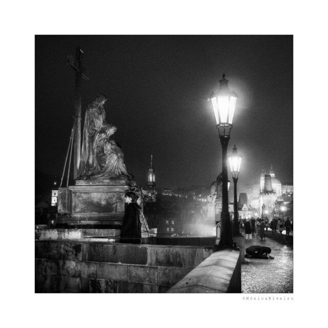 A night walk in Prague.
#Prague #framesmag #fotazasfotoclub #womenstreetphotographers #streetphotographersmagazine #eyesshotmag #scp_by_bulb #culturainquieta #bnwphotography #bnw_artstyle #bnwsoul #capturestreets #lensculturestreets #storyofthestreet #blackandwhitephotographymagazine #blackandwhitephotographer