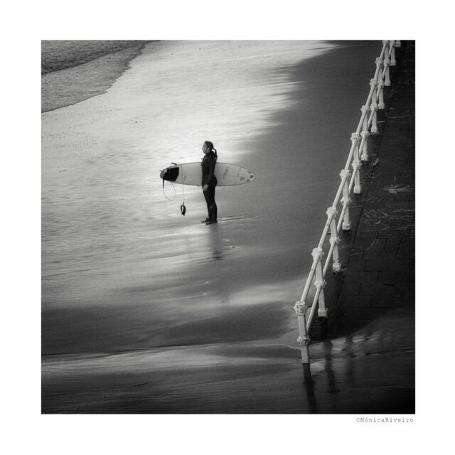 The railing project.
It is the lookout that separates real life from the dreams you sense on the horizon.
https://monicariveiro.es/en/proyecto-la-barandilla/
____________
#framesmag #fotazasfotoclub #womenstreetphotographers #streetphotographersmagazine #eyesshotmag #scp_by_bulb #culturainquieta #bnwphotography #bnw_artstyle #bnwsoul #gijón #capturestreets #lensculturestreets #storyofthestreet #blackandwhitephotographymagazine #blackandwhitephotographer #bw #bnw #bnwminimalismmag #gominimalmag #bnw_legit #loves_bnw #monoart #blackandwhite #bnw_life #minimalism #monochrome #monochromephotography #labarandilla #therailing