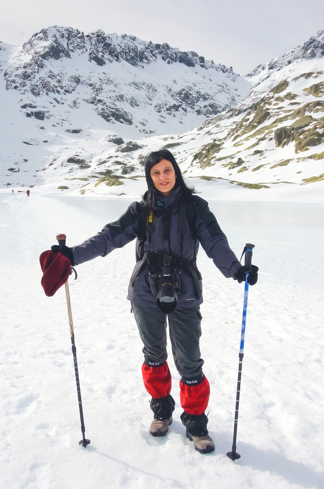 Mónica Riveiro realizando fotografía en color de naturaleza en Gredos