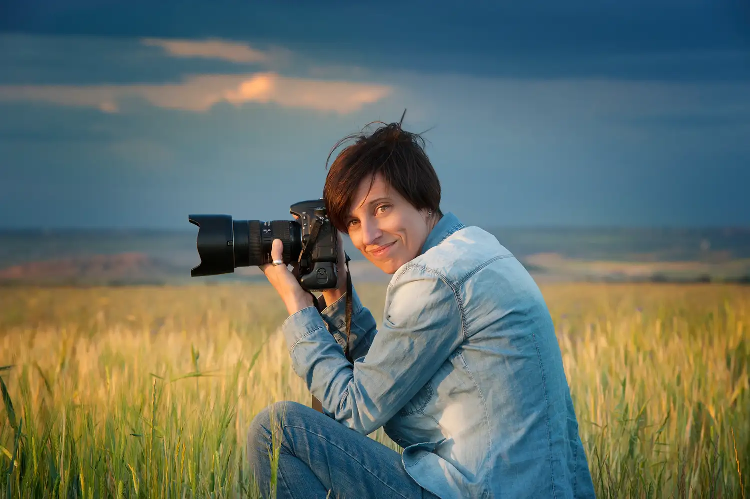 Mónica Riveiro realizando fotografía en color de naturaleza